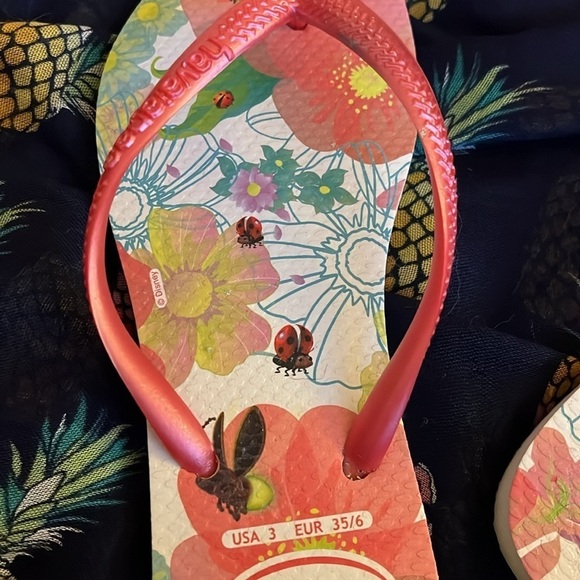 Brand New Havaianas Disney Tinkerbell Peter Pan Ladybug Floral Flip Flops Sandal - Picture 8 of 12